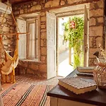 Morisi Avlu Alaçatı