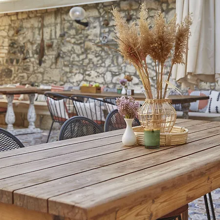 Morisi Avlu Αλακάτι