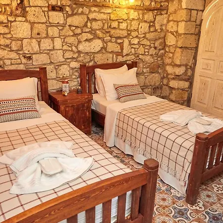 Morisi Avlu ألاتشاتي