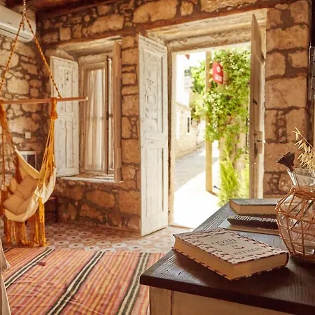 Morisi Avlu ألاتشاتي